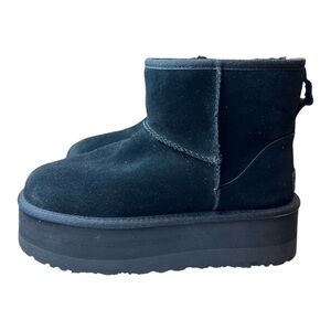 UGG Classic Ultra Mini Platform Women's Boot, Size 9 Black